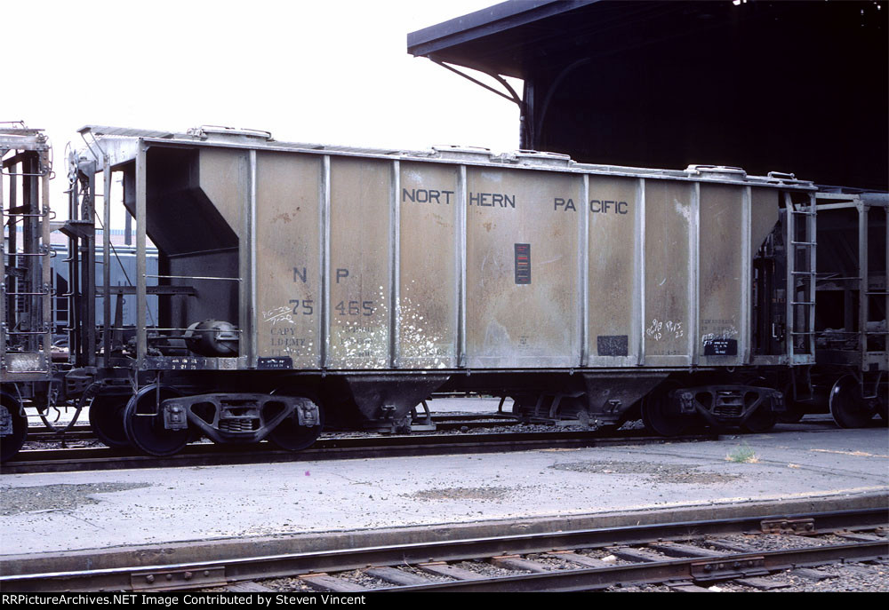 Northern Pacific 2 bay cement covered hopper NP #75465